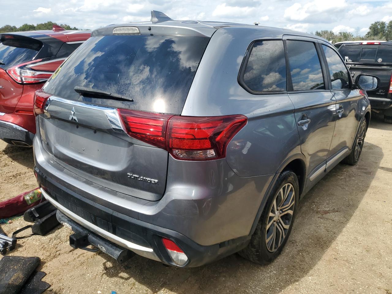 2018 Mitsubishi Outlander - Image 3