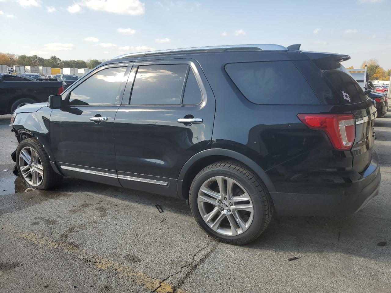 2017 Ford Explorer - Image 2