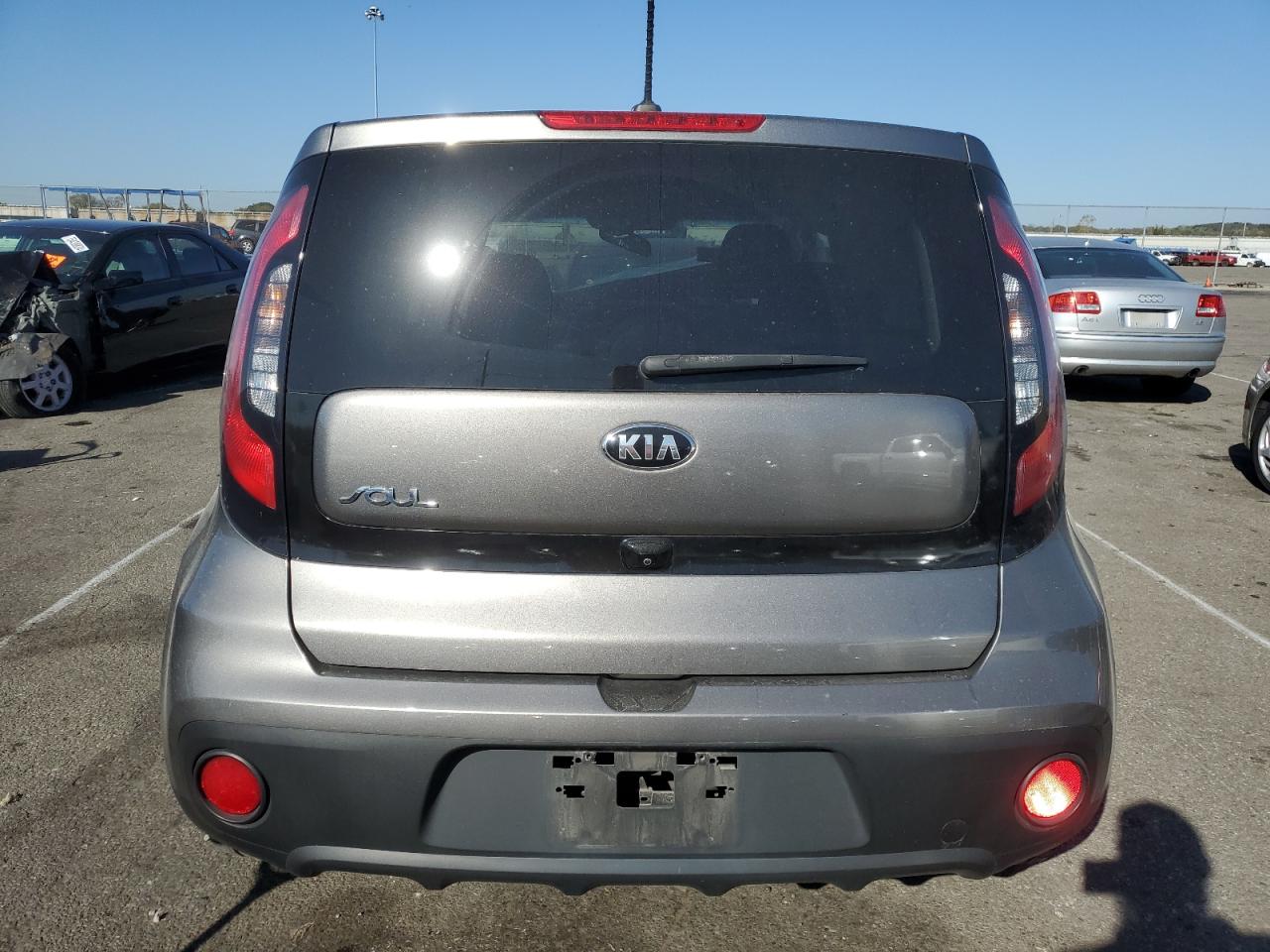 KNDJN2A29J7572582 2018 Kia Soul