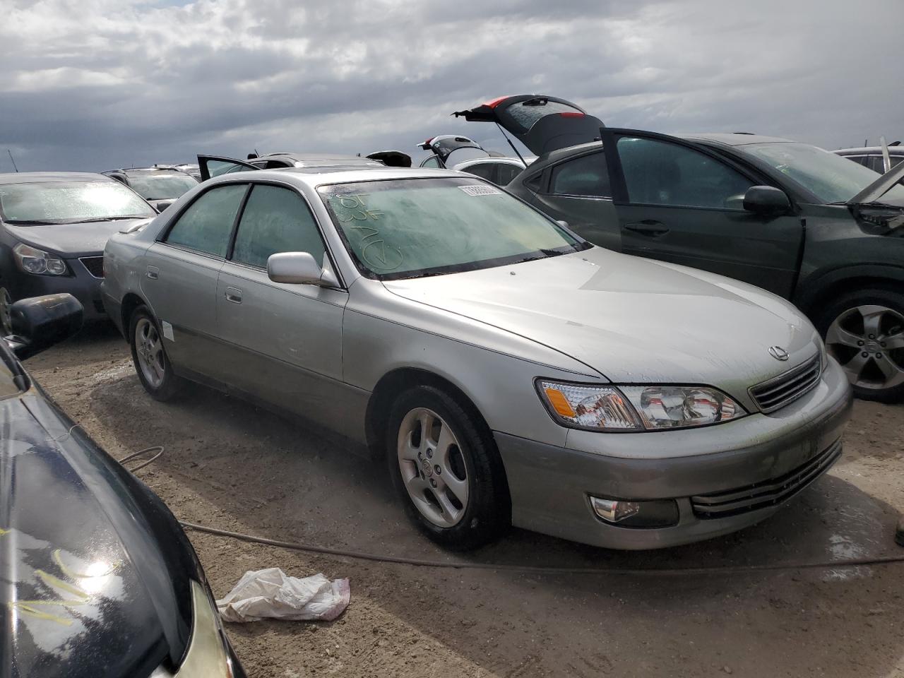 2001 Lexus ES - Image 4