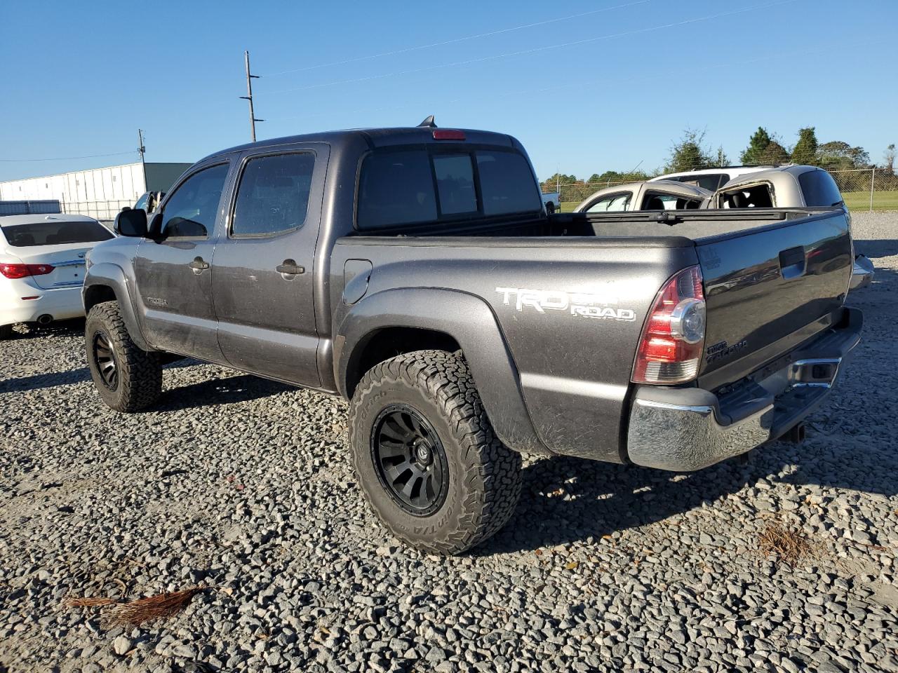 2015 Toyota Tacoma - Image 2