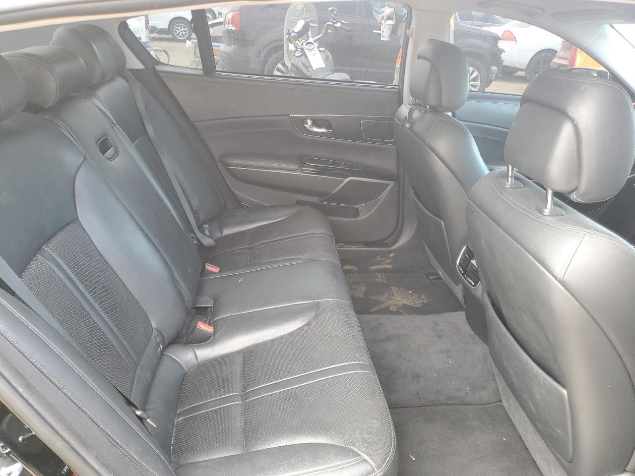 2015 Kia K900 - Image 10