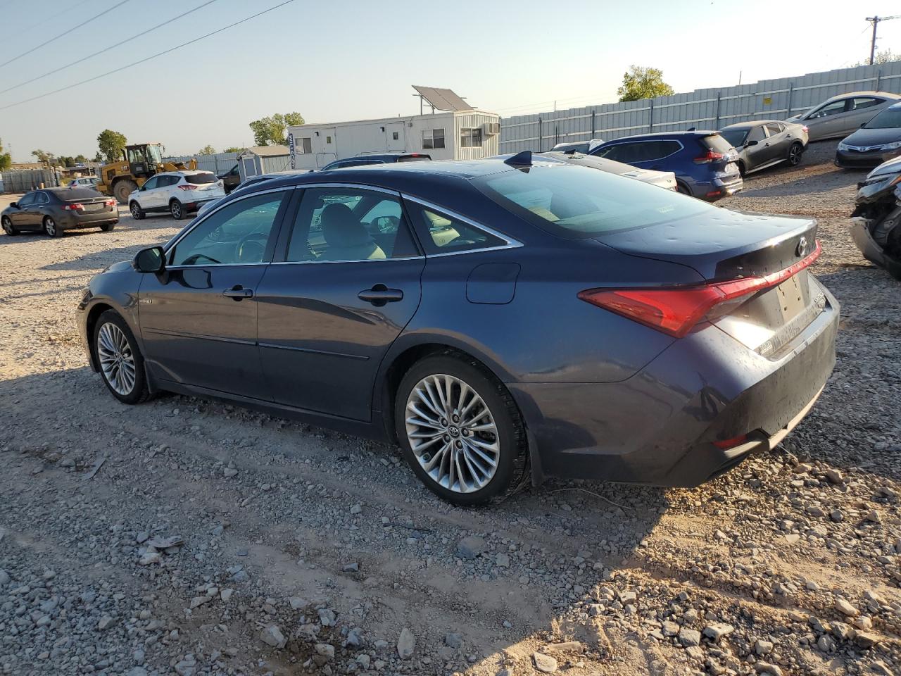 4T1B21FB5KU011875 2019 TOYOTA AVALON - Image 2