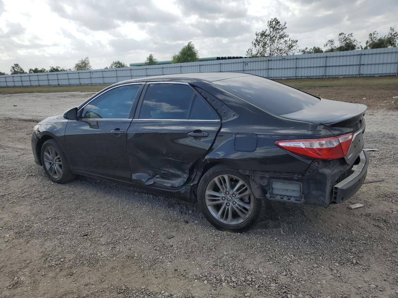 VIN 4T1BF1FK4HU364802 2017 TOYOTA CAMRY no.2