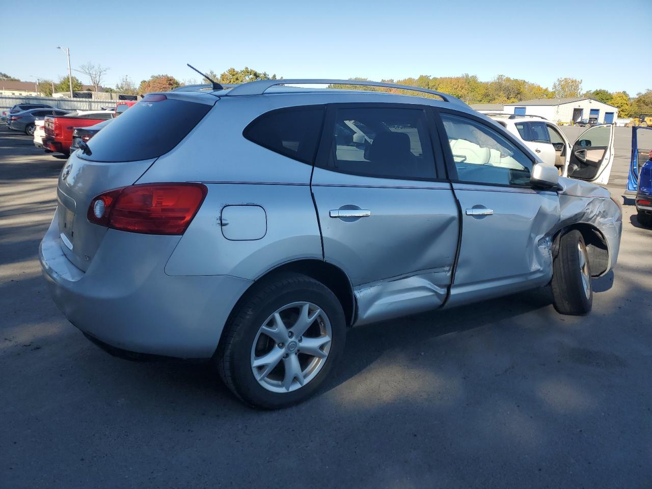 2010 Nissan Rogue - Image 3
