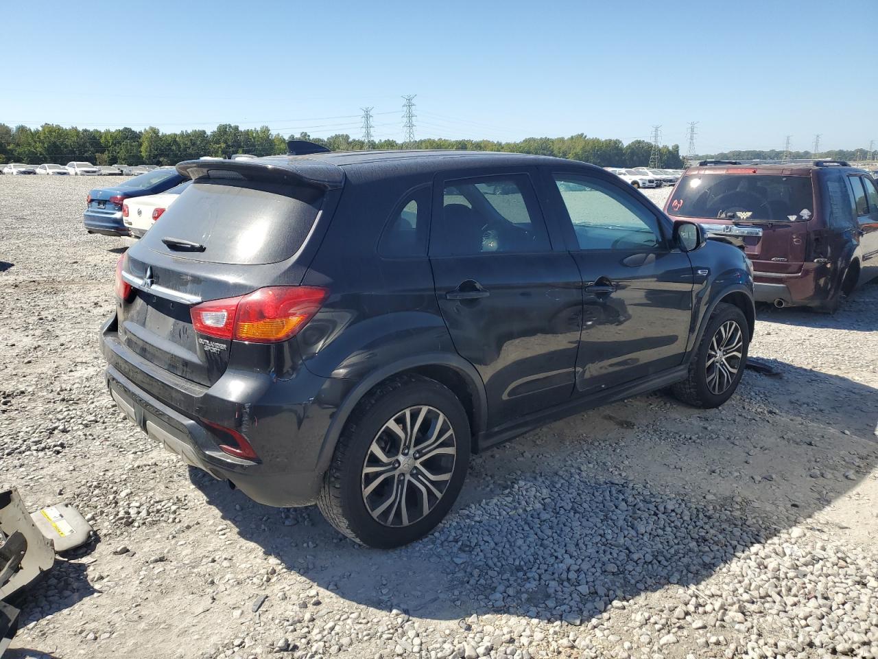 2018 Mitsubishi Outlander - Image 3