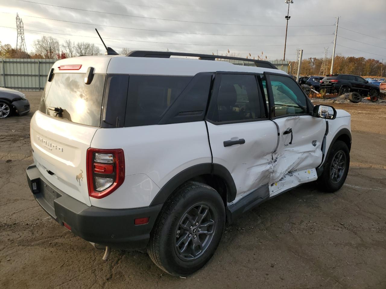 2023 Ford Bronco - Image 3