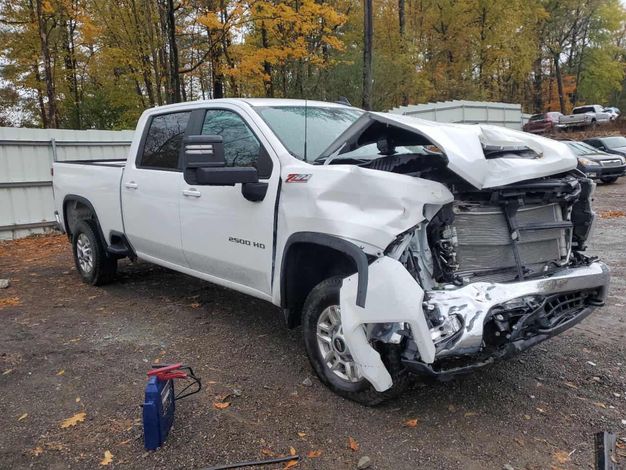 2024 Chevrolet Silverado - Image 4