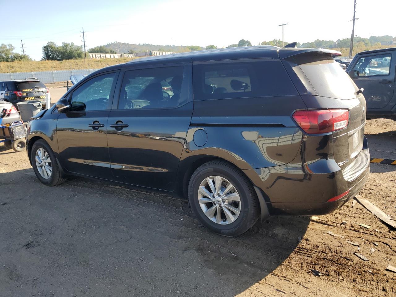 2016 Kia Sedona - Image 2