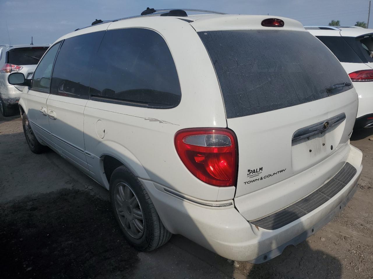 2005 Chrysler Town & Country - Image 2
