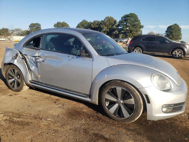  VOLKSWAGEN BEETLE 2012 Серебристый