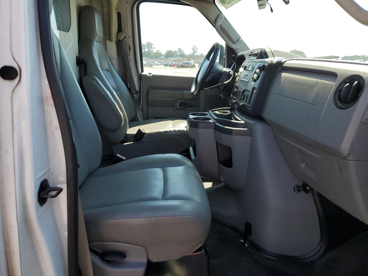 2013 Ford Econoline E350 Super Duty Cutaway Van VIN: 1FDWE3FL8DDB13087 Lot: 74500234