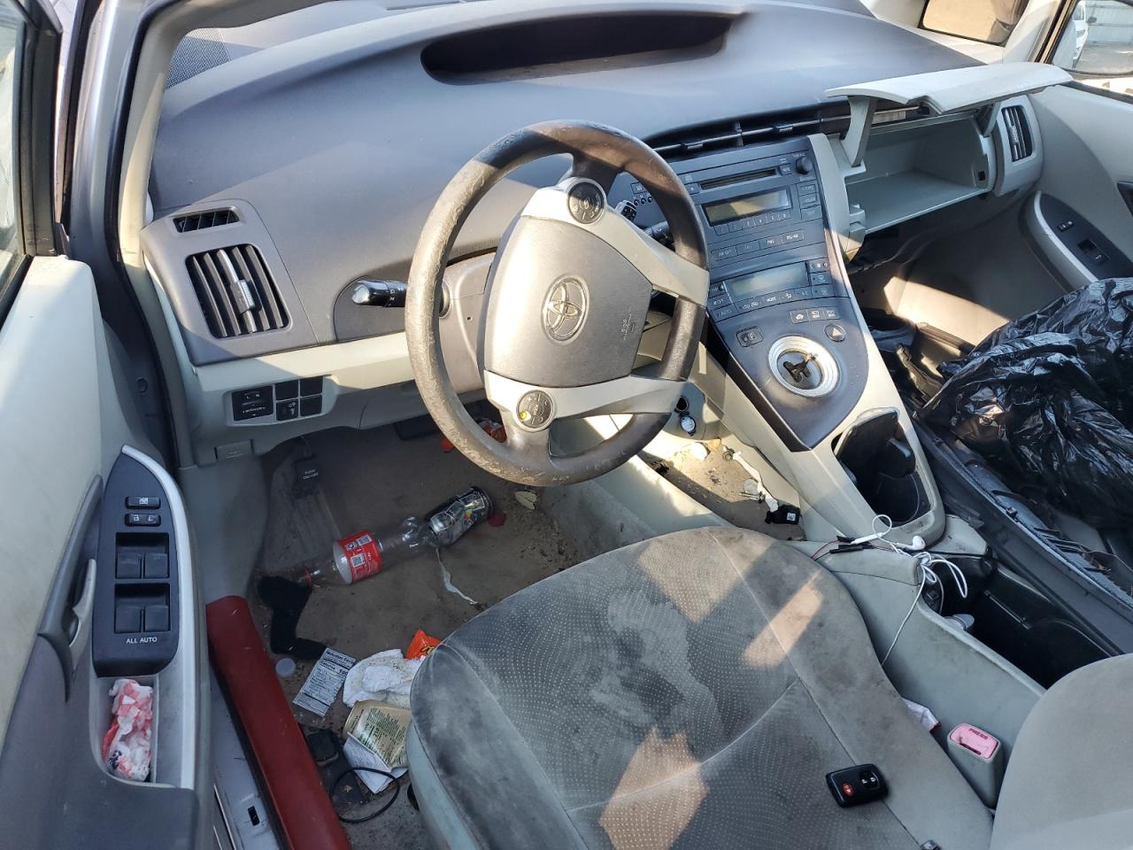 2011 Toyota Prius - Image 8