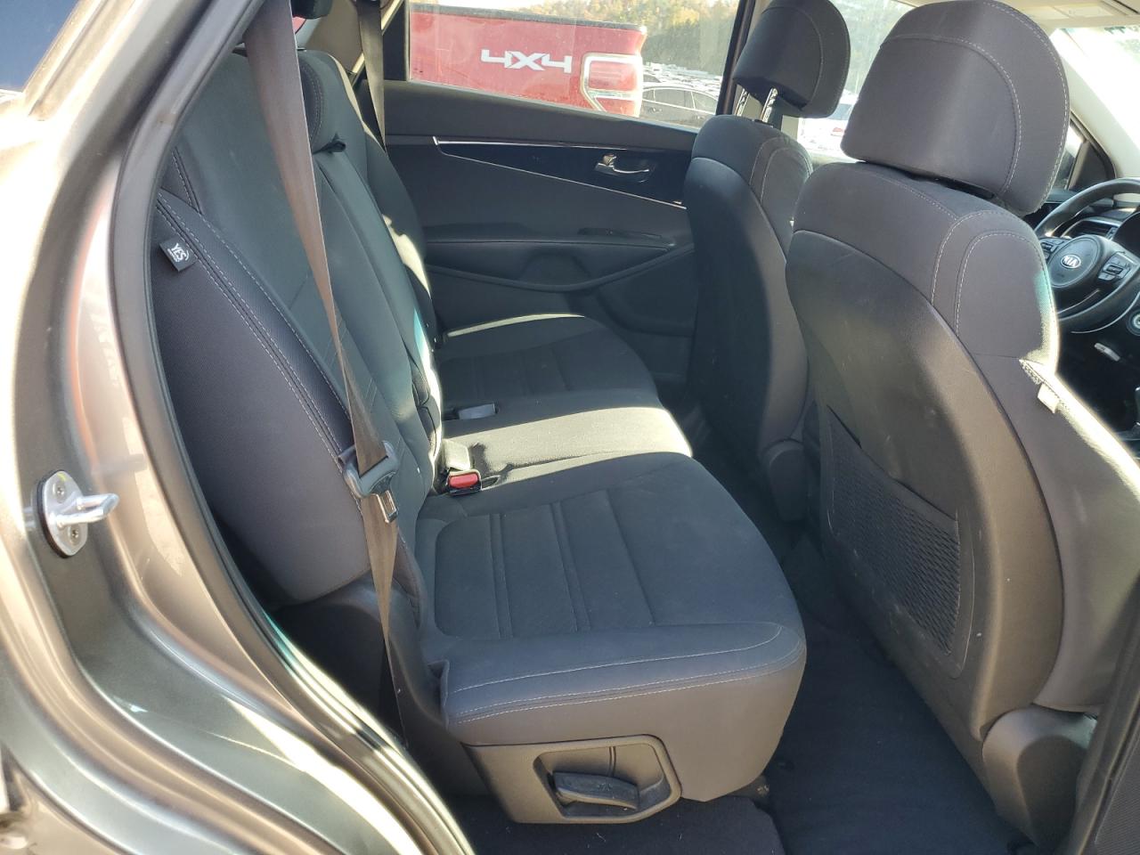 2017 Kia Sorento - Image 11