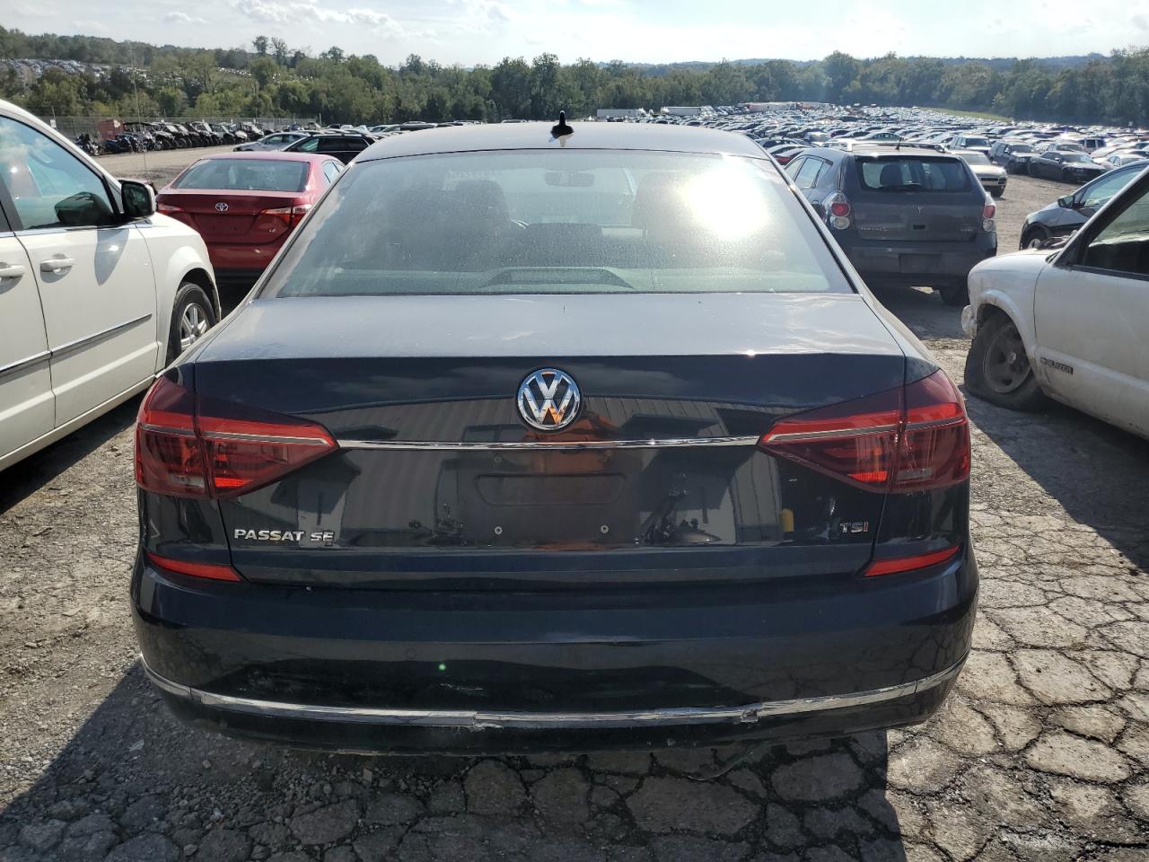 2018 Volkswagen Passat Se VIN: 1VWBA7A33JC029397 Lot: 73197264