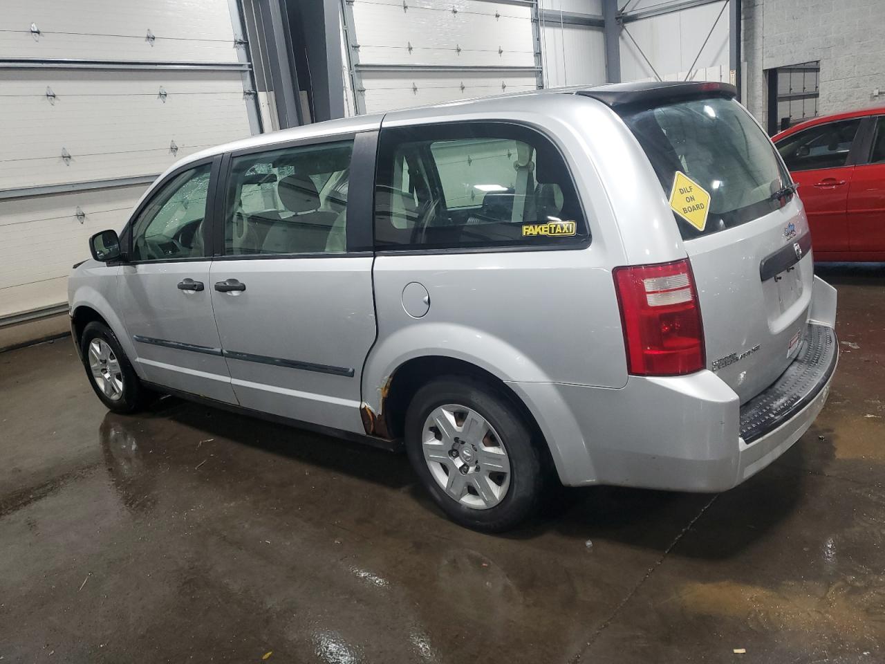 2008 Dodge Caravan - Image 2