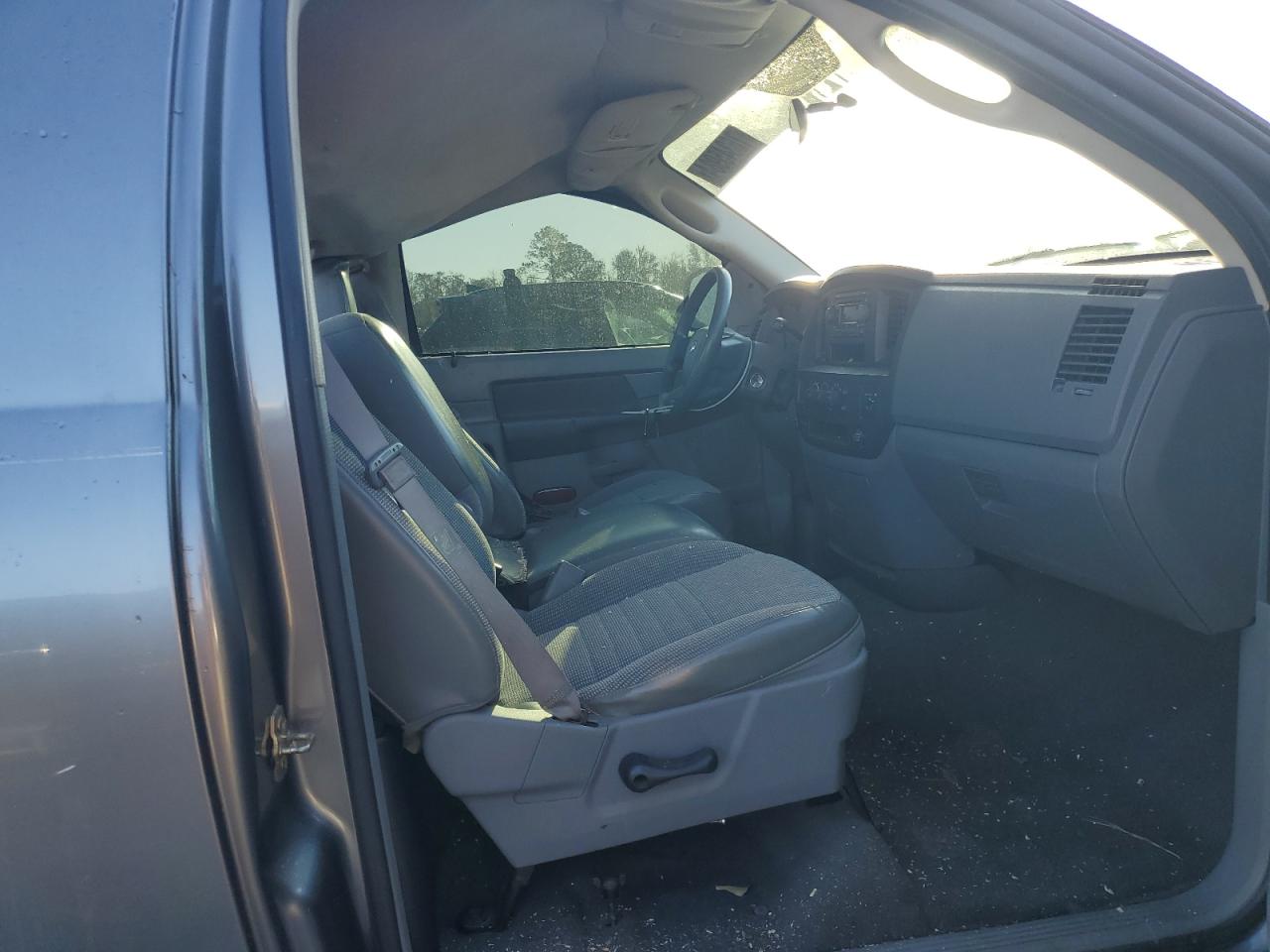 2007 Dodge RAM - Image 10