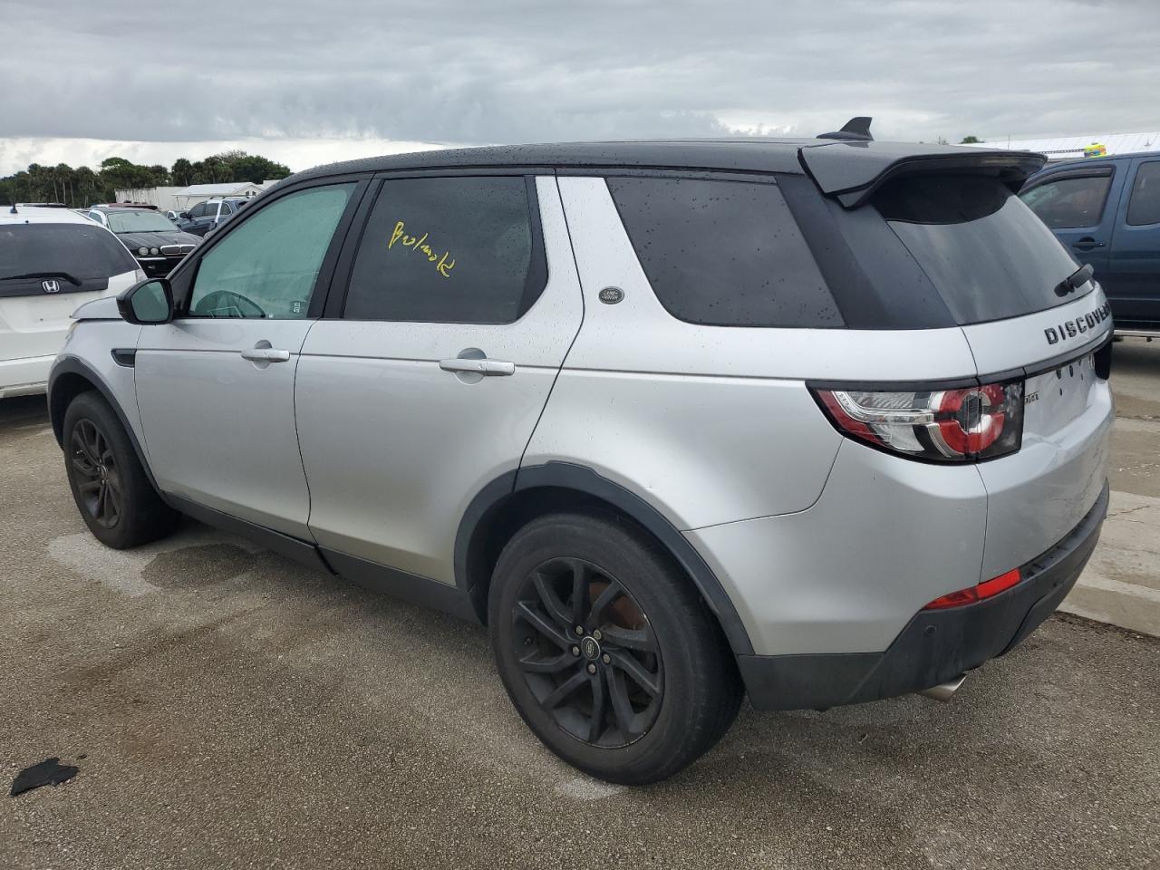 2016 Land Rover Discovery - Image 2