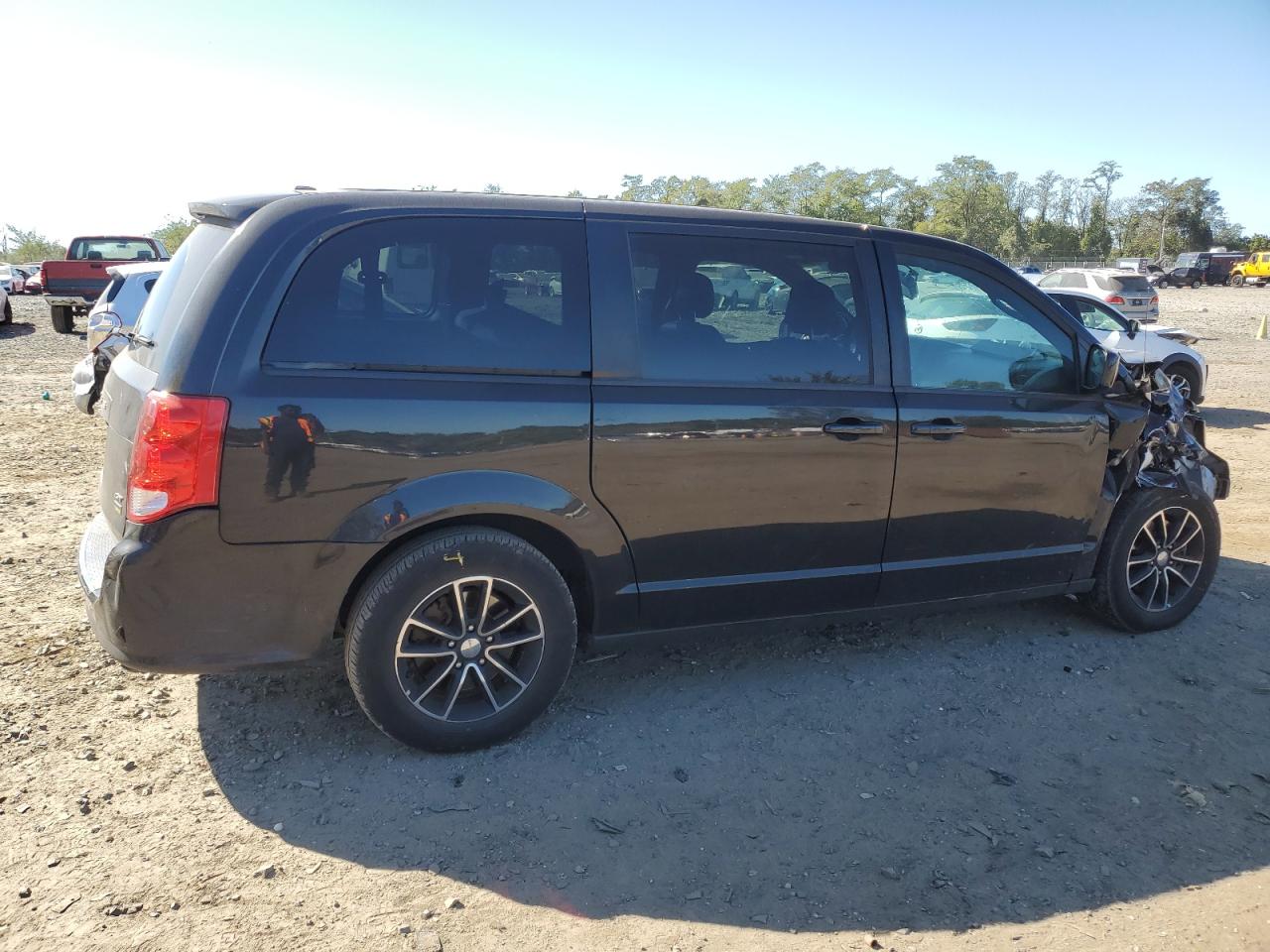 2018 Dodge Caravan - Image 3