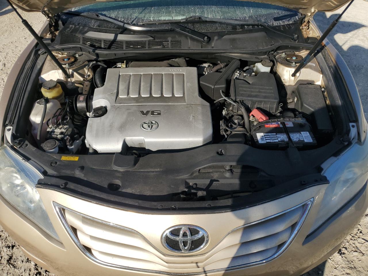 2010 Toyota Camry - Image 11
