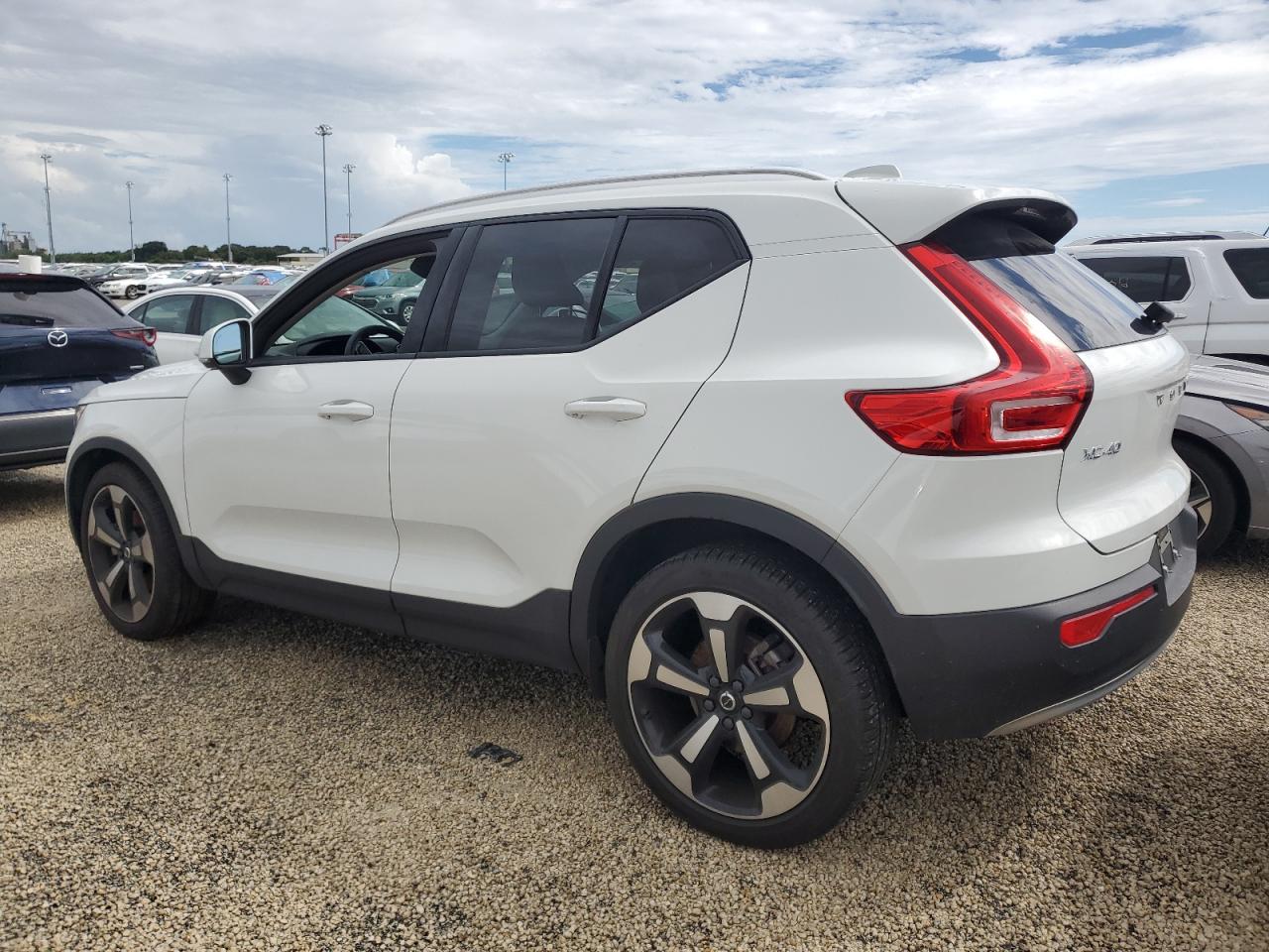 YV4162UKXL2346816 2020 VOLVO XC40 - Image 2