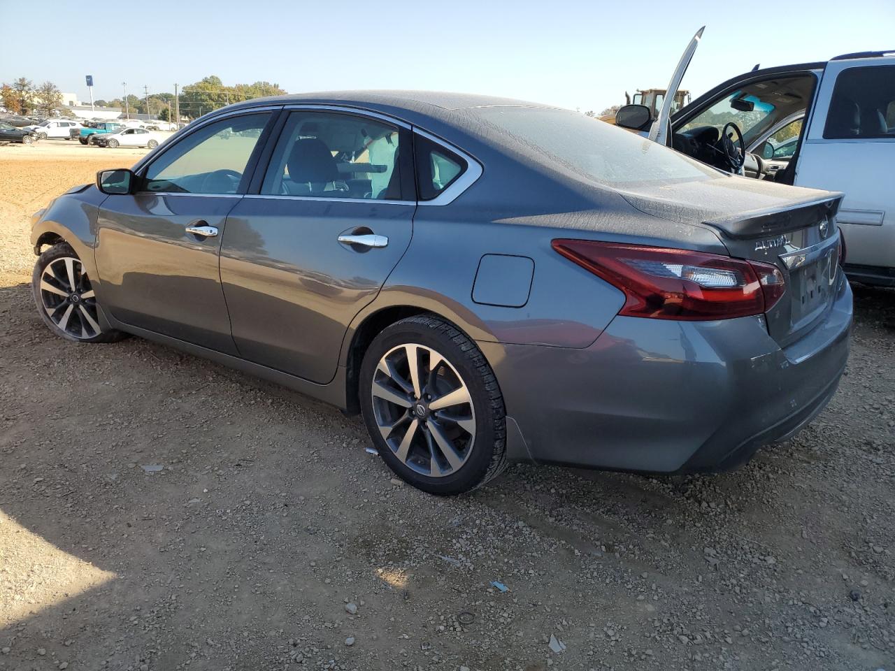 2017 Nissan Altima - Image 2