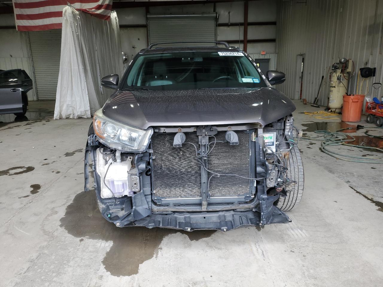 2016 Toyota Highlander - Image 5