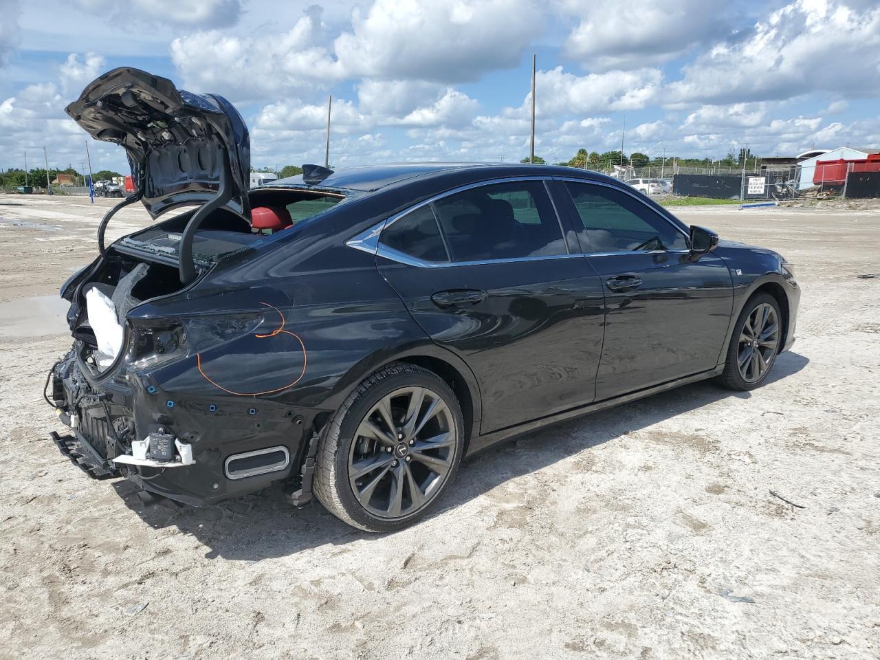 2021 Lexus ES - Image 3