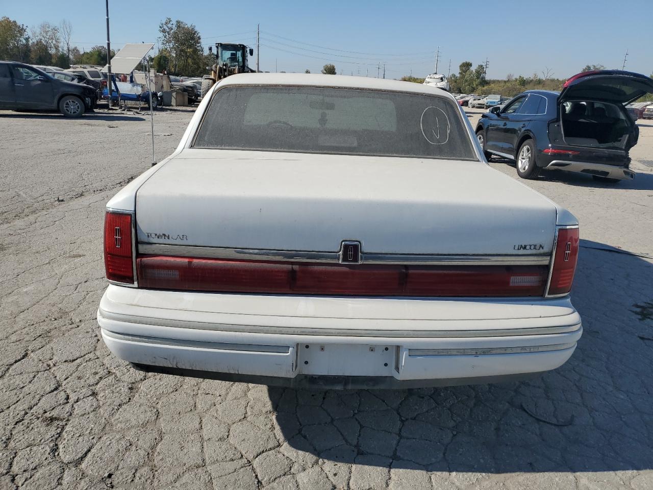 1992 Lincoln Town Car Executive VIN: 1LNLM81W1NY691787 Lot: 69565354