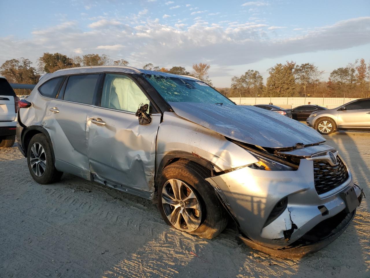 2022 Toyota Highlander - Image 4
