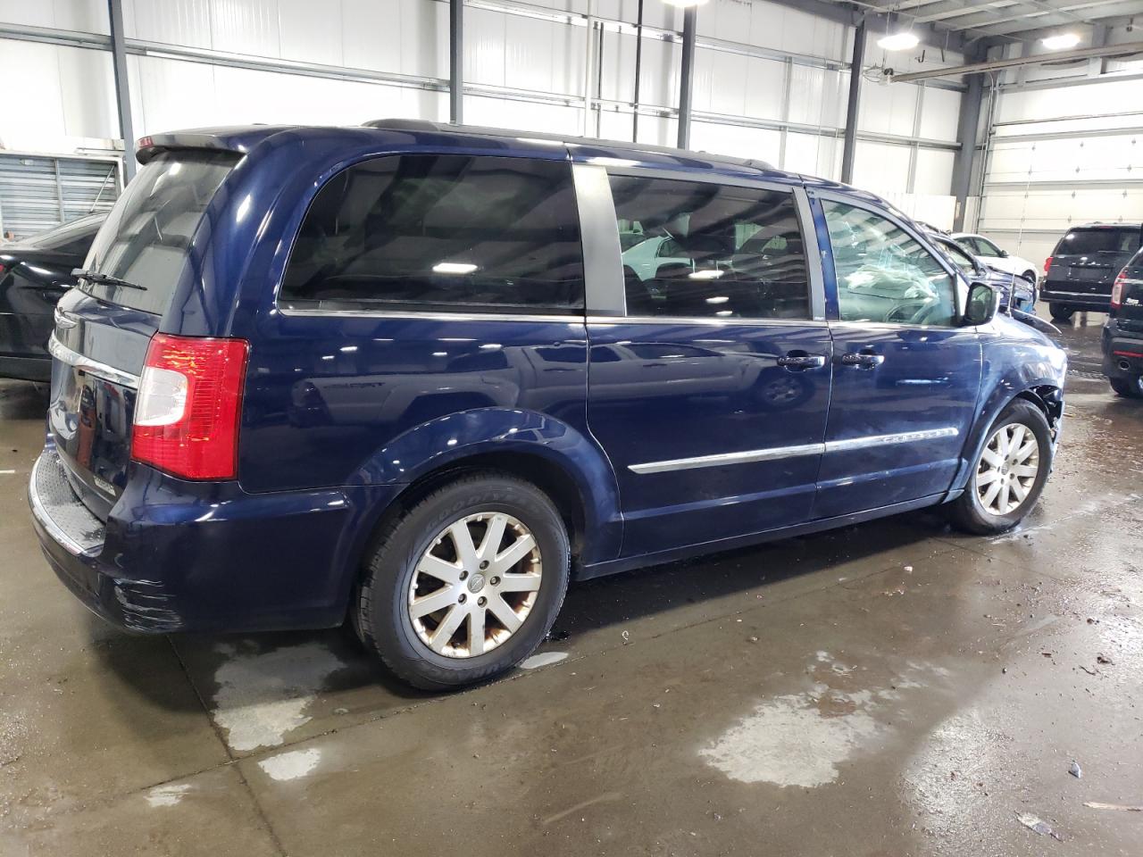 2014 Chrysler Town & Country - Image 3