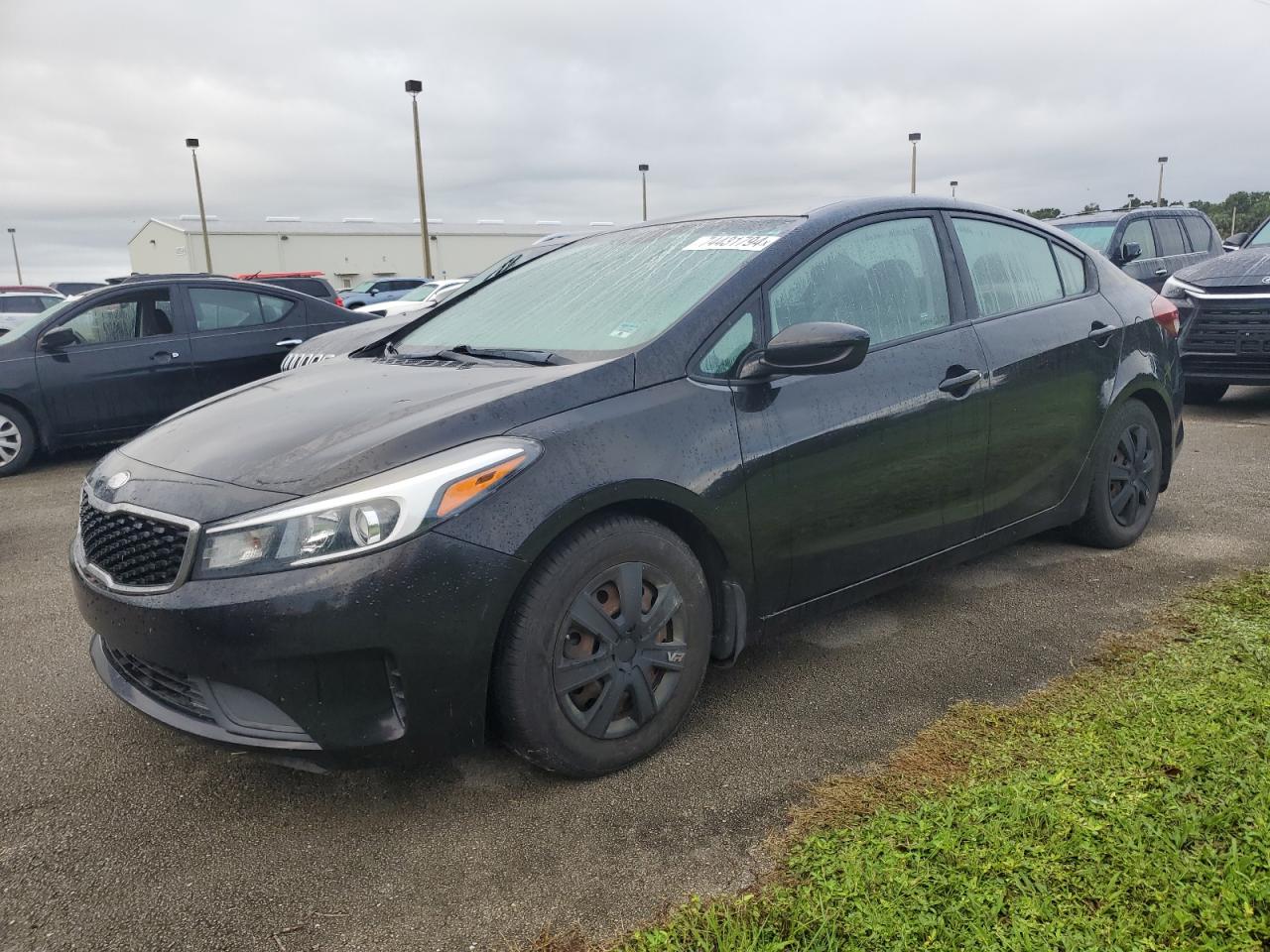 3KPFL4A72JE257027 2018 KIA FORTE - Image 1