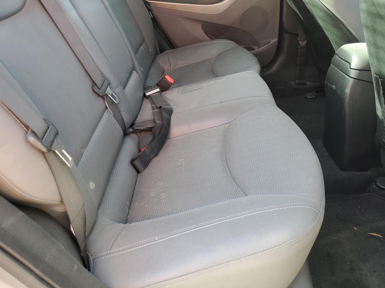 2012 Hyundai Elantra - Image 11