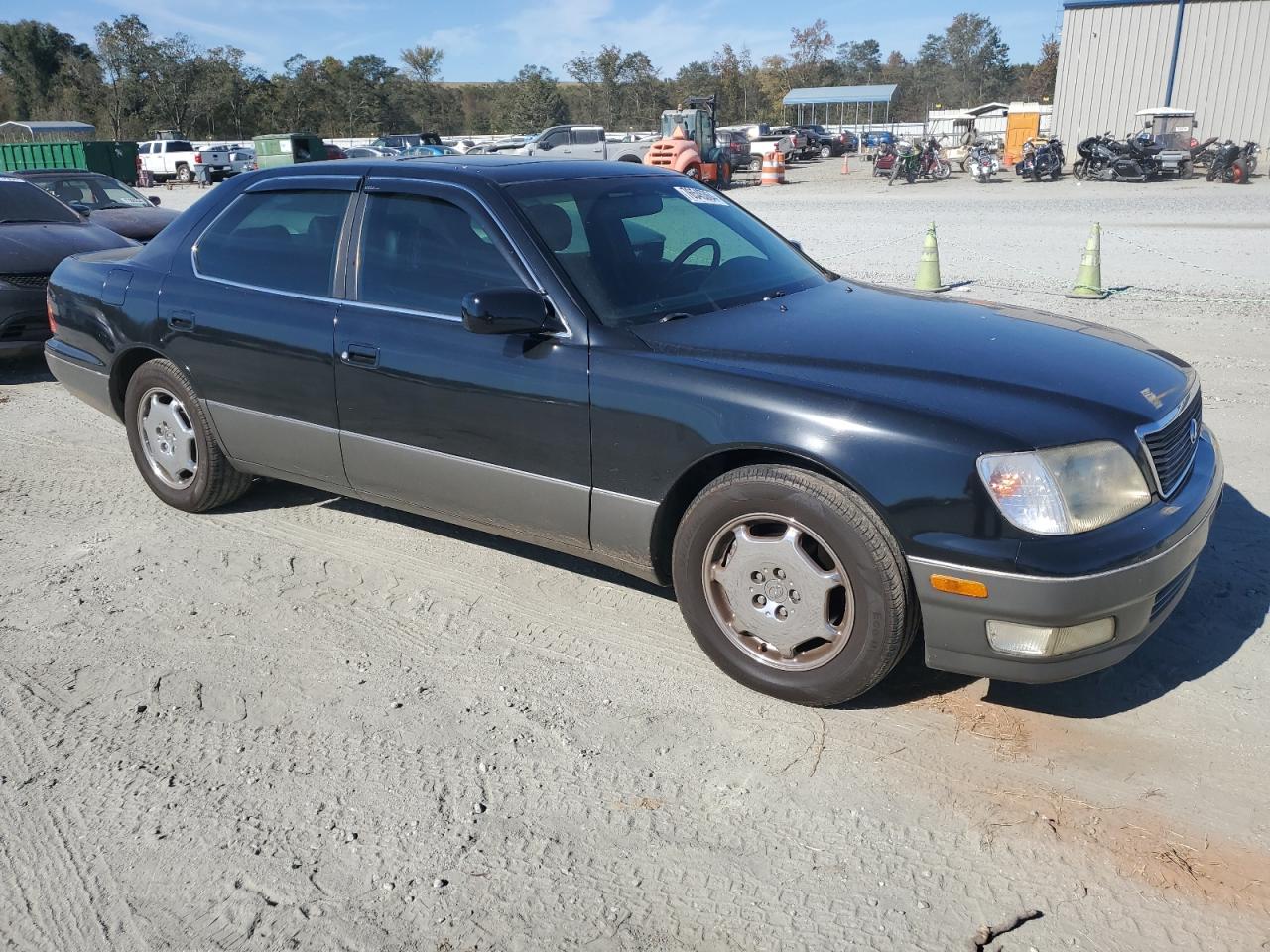 2000 Lexus LS - Image 4