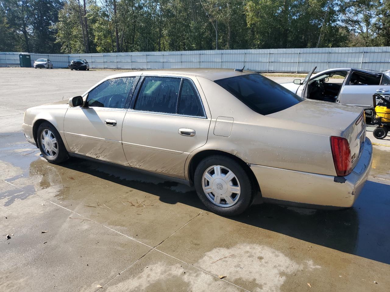 2005 Cadillac De Ville - Image 2