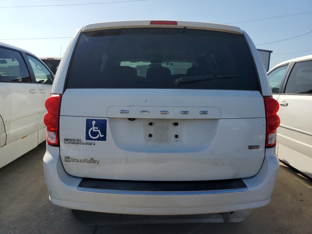 2017 Dodge Caravan - Image 6
