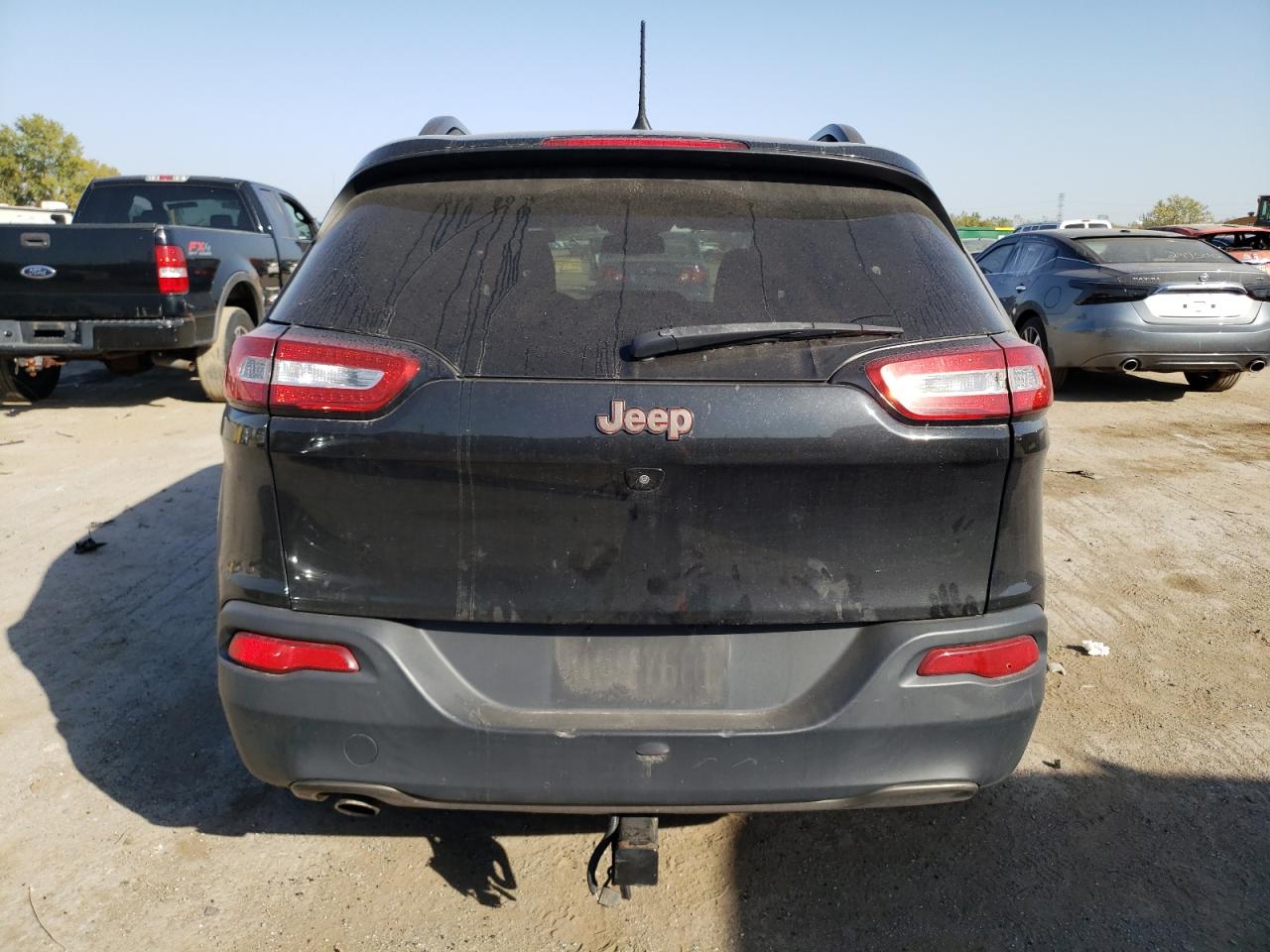 2016 Jeep Cherokee Latitude VIN: 1C4PJLCBXGW275814 Lot: 74283594