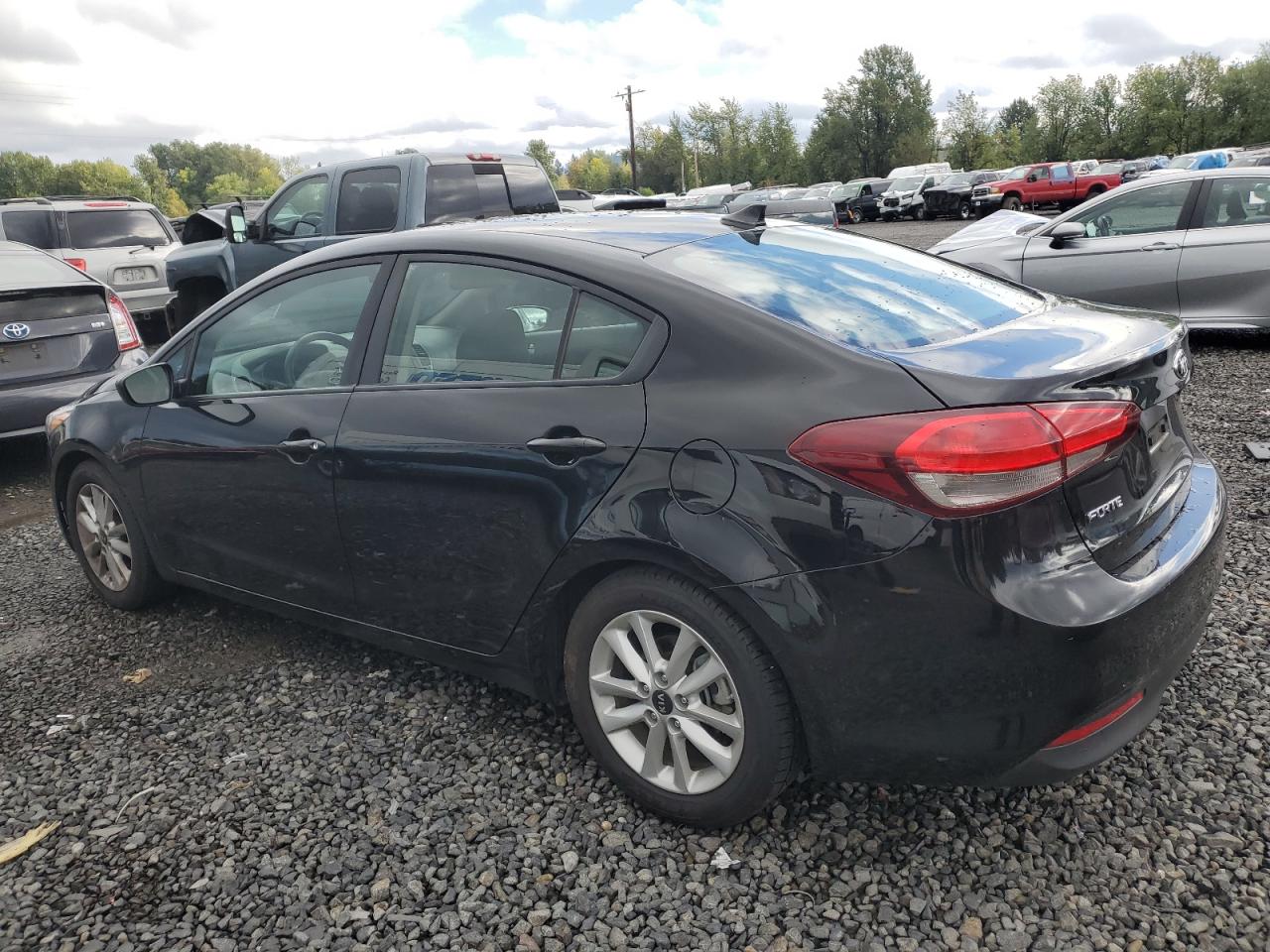 VIN 3KPFL4A70HE151430 2017 KIA FORTE no.2