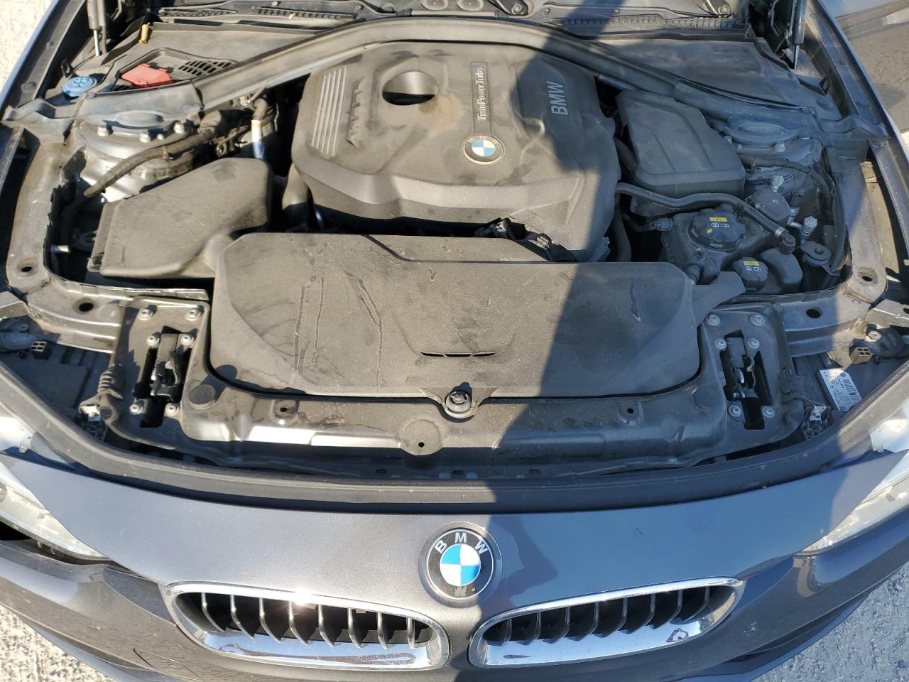 WBA8D9C5XJA615327 2018 BMW 330 Xi