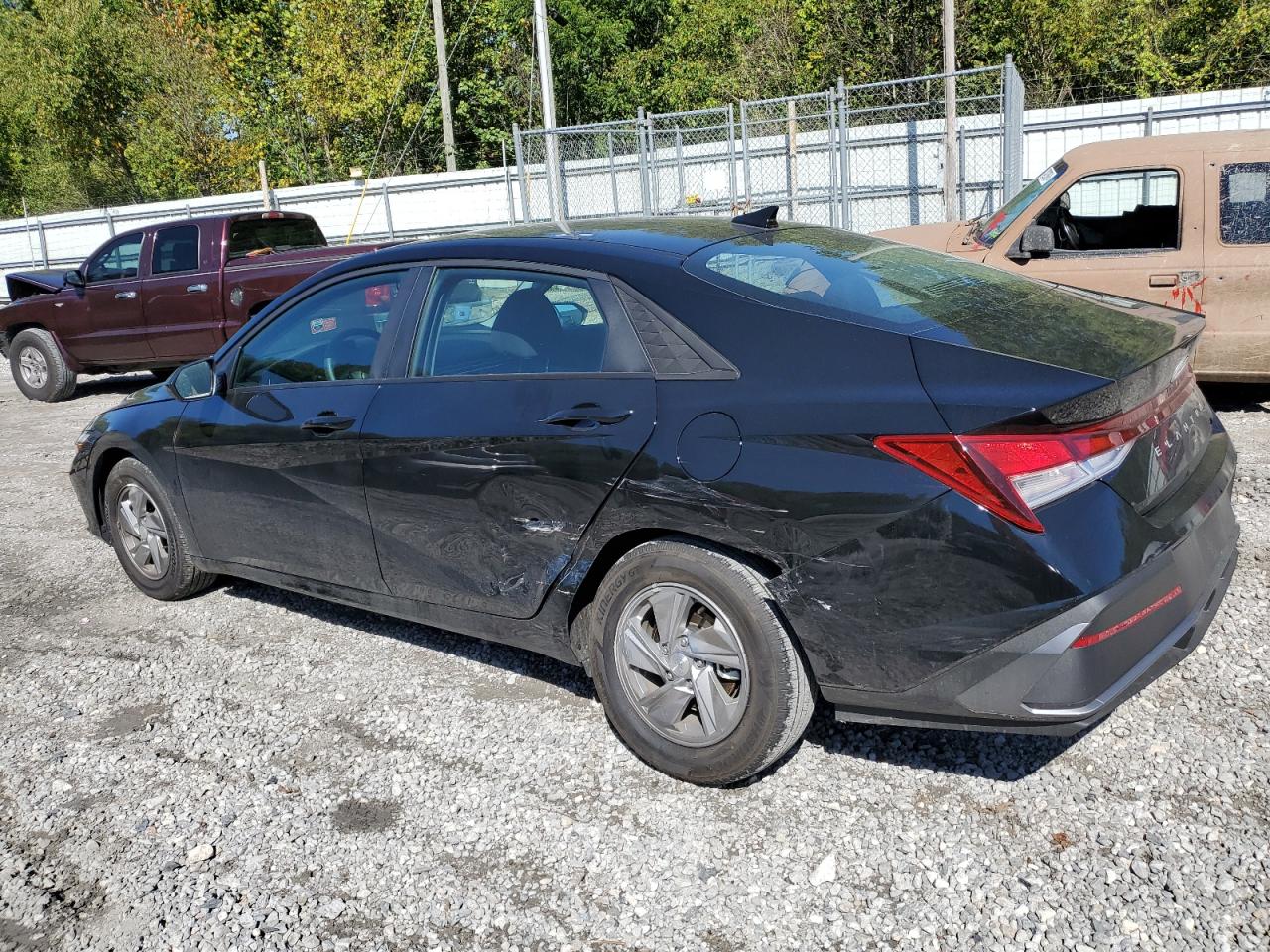 2024 Hyundai Elantra - Image 2