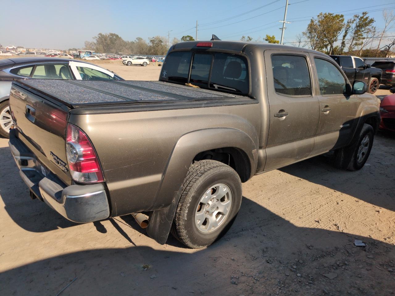 2015 Toyota Tacoma - Image 3