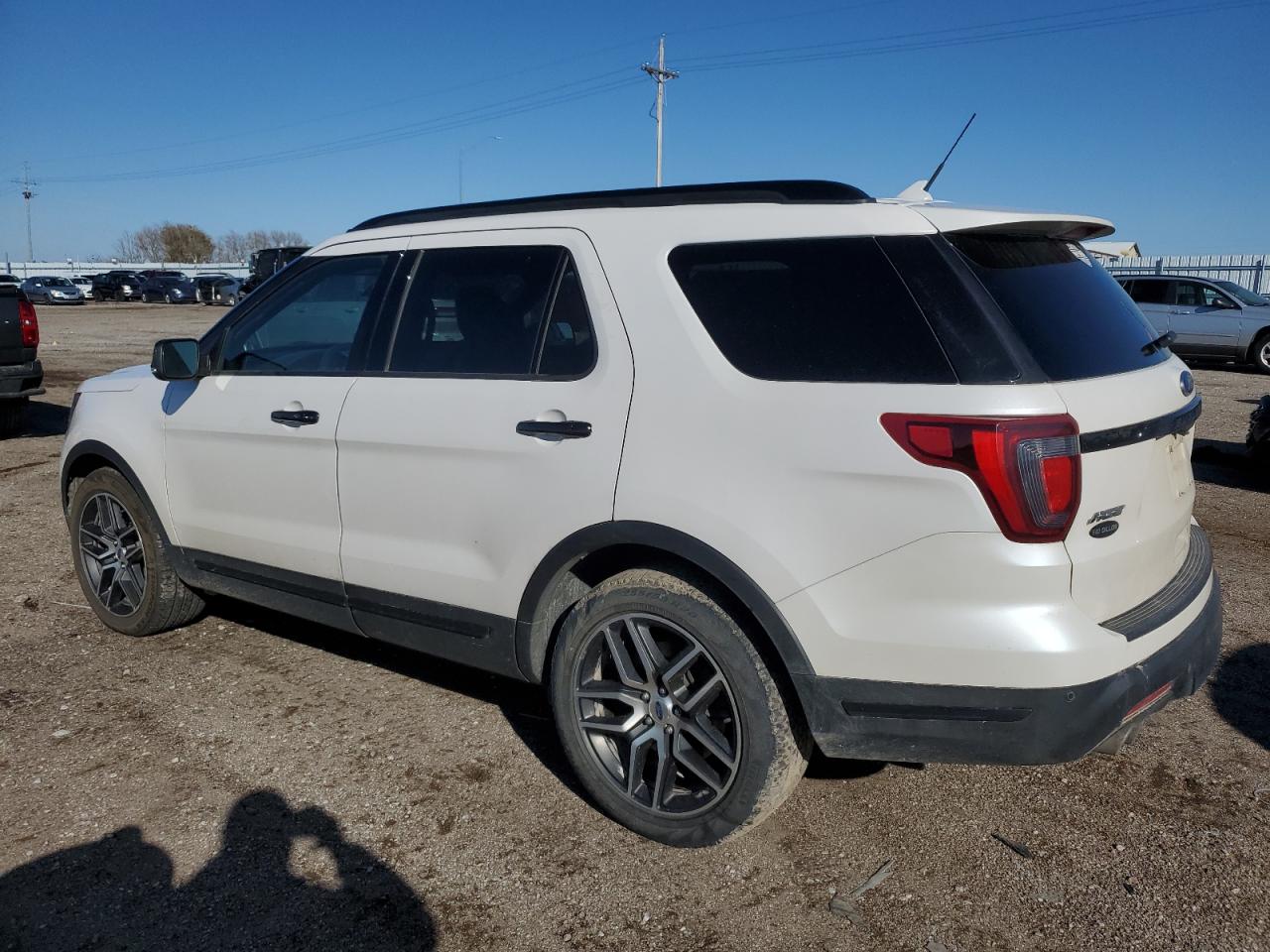 2019 Ford Explorer - Image 2