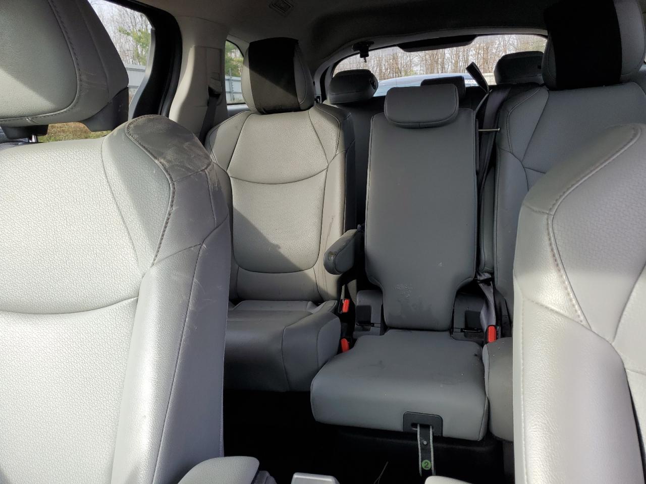2022 Toyota Sienna - Image 10
