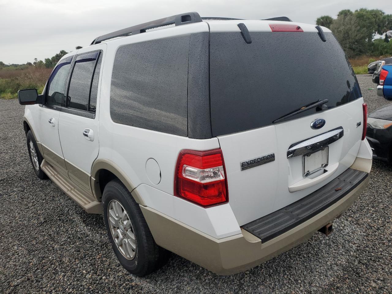2010 Ford Expedition - Image 2