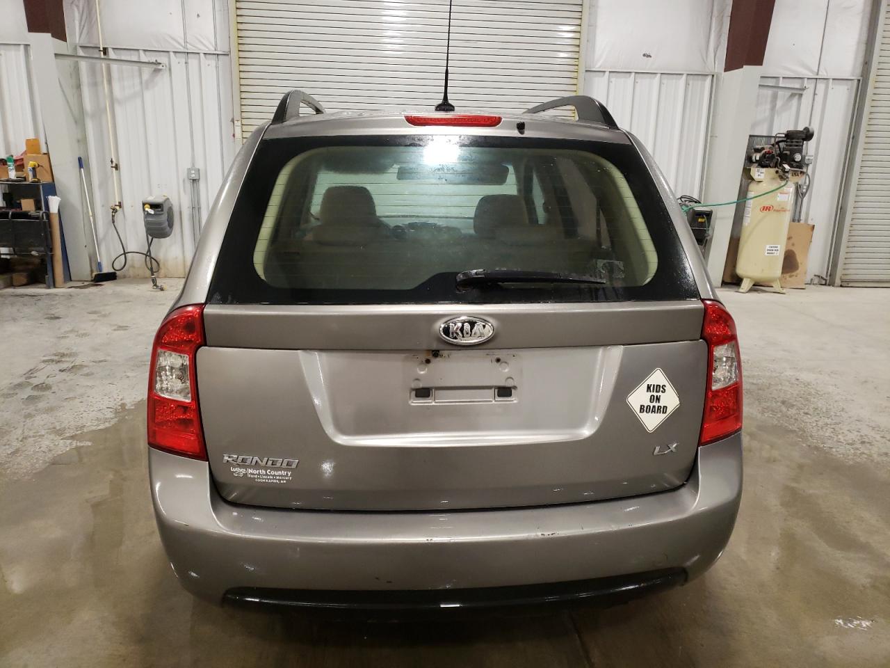 2009 Kia Rondo Base VIN: KNAFG528797251797 Lot: 75007014