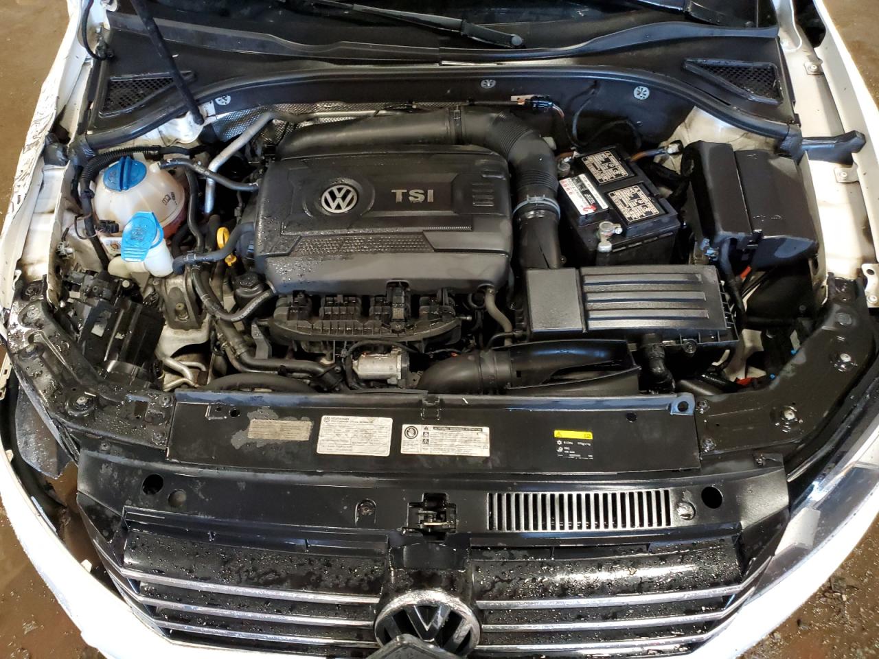 2015 Volkswagen Passat - Image 11