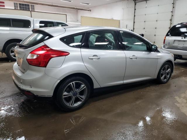 Hatchbacks FORD FOCUS 2014 Silver