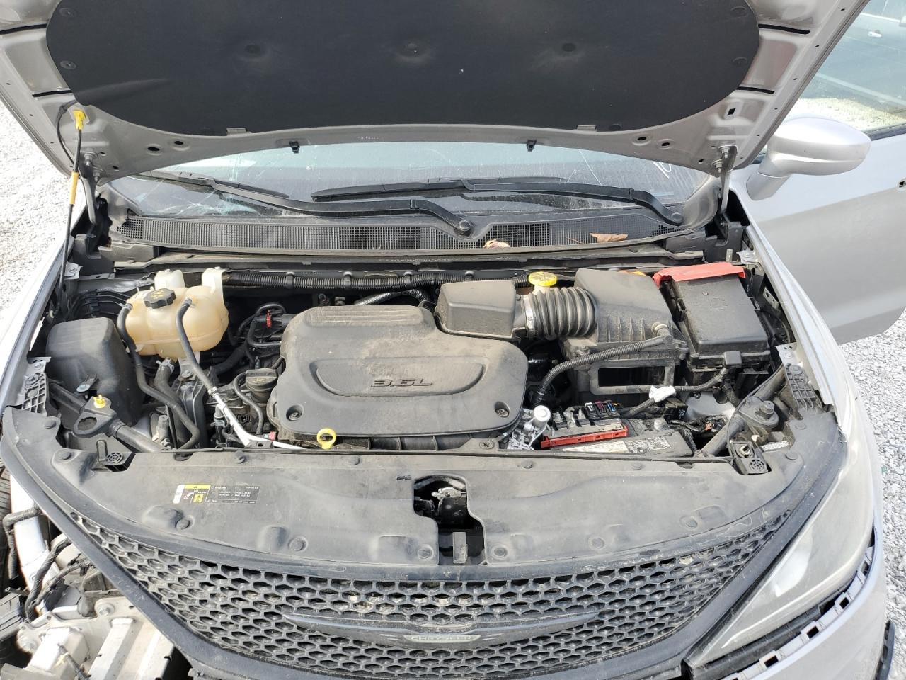 2020 Chrysler Pacifica - Image 13