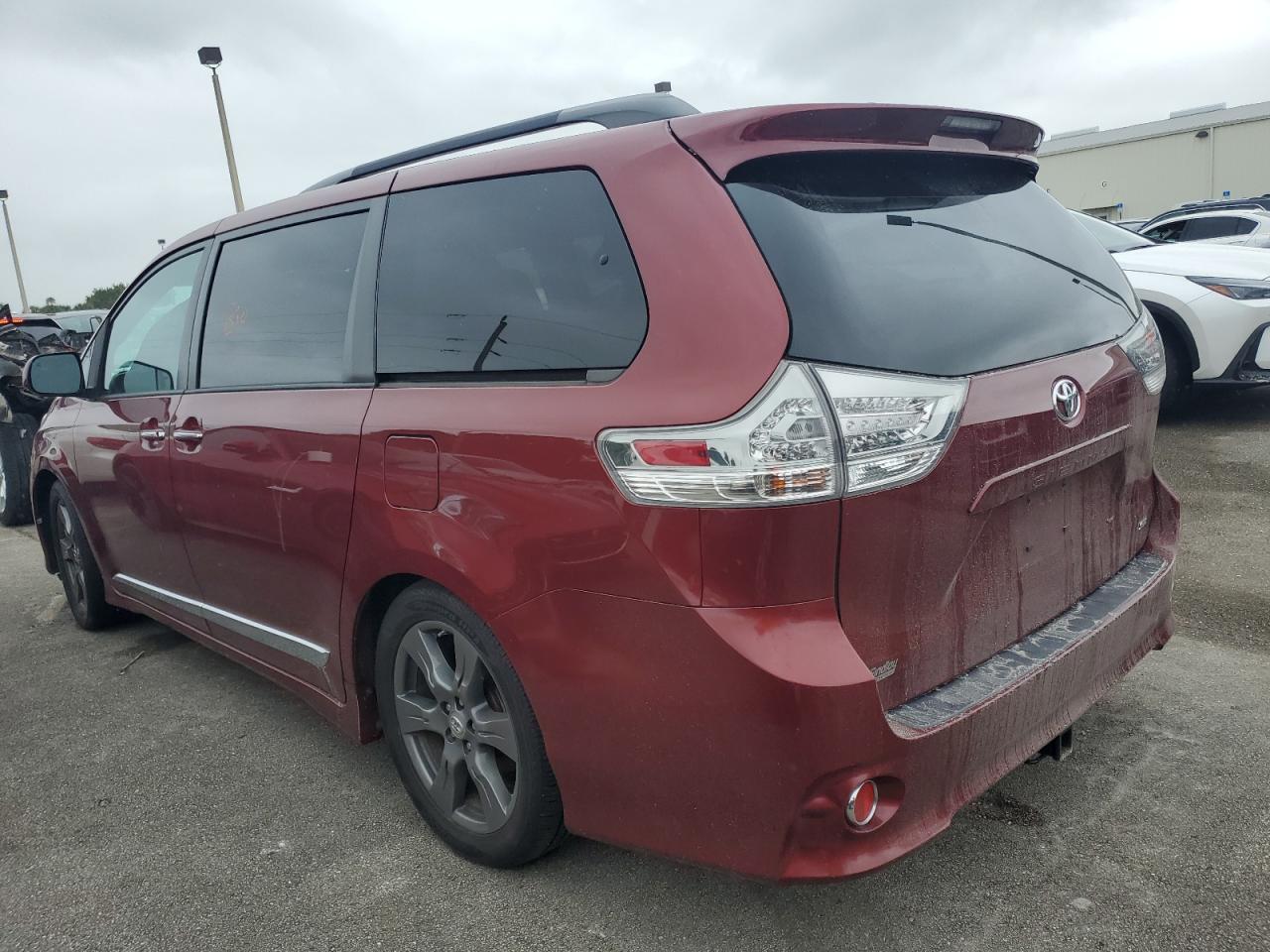 2017 Toyota Sienna - Image 2