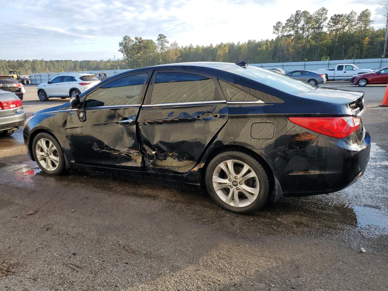 2011 Hyundai Sonata - Image 2